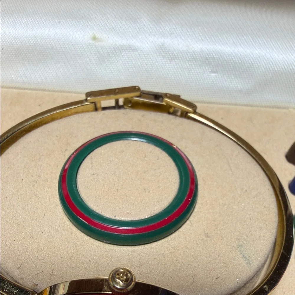 Vintage Gucci Gold Watch with Colorful Bezels - Picture 8 of 15